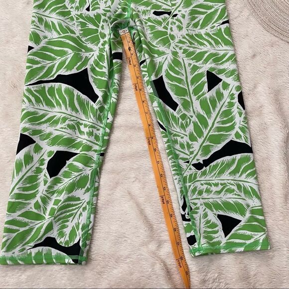 Alo Yoga Airbrush Capri Leggings Palm Springs Size Medium - Picture 14 of 16